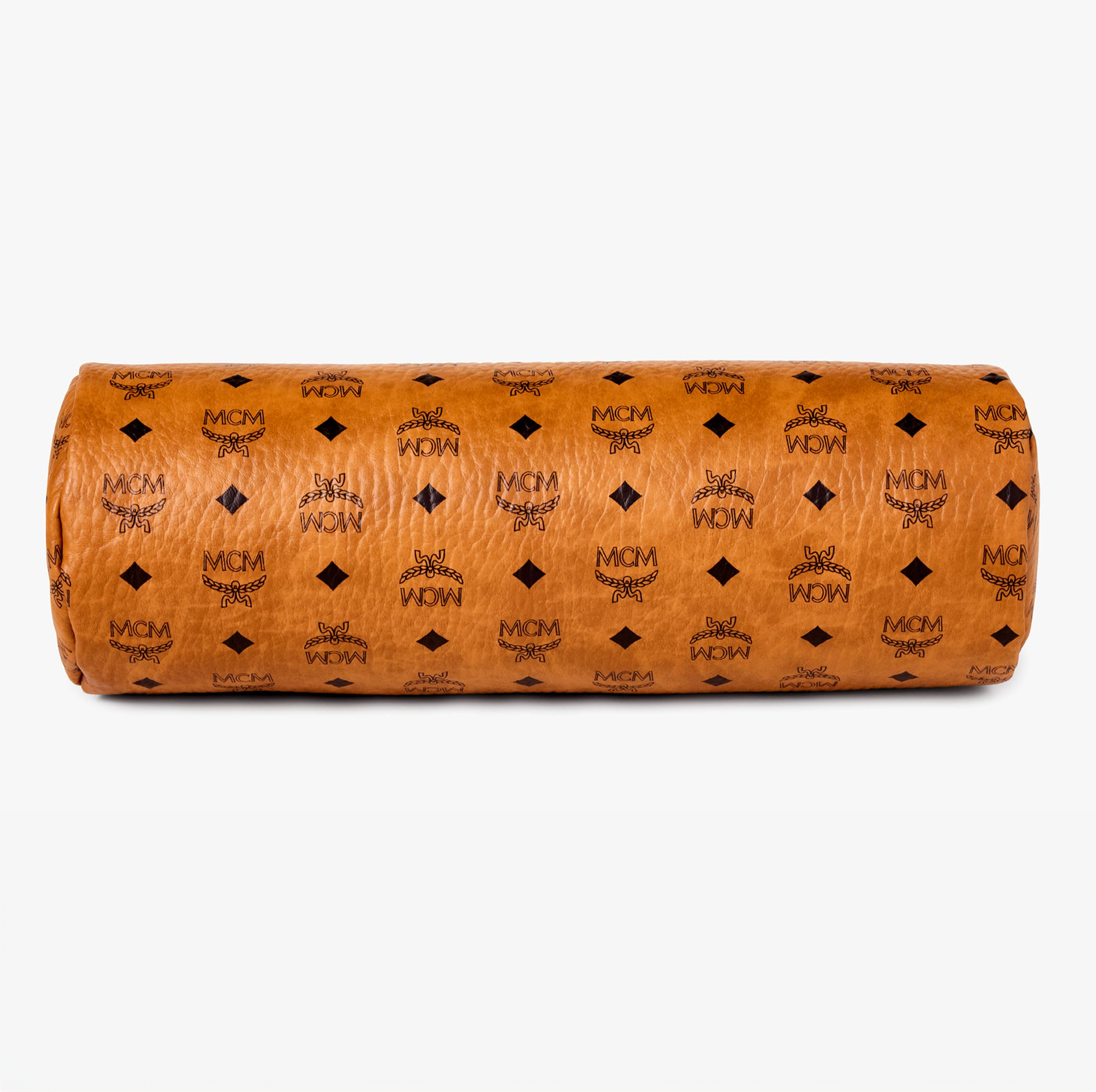 vetsak MCM Noodle cuscino arrotolato design