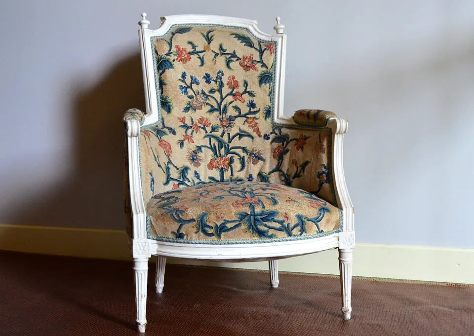 Ravasi Piccolo Punto poltroncina lino ricamato 85 cm